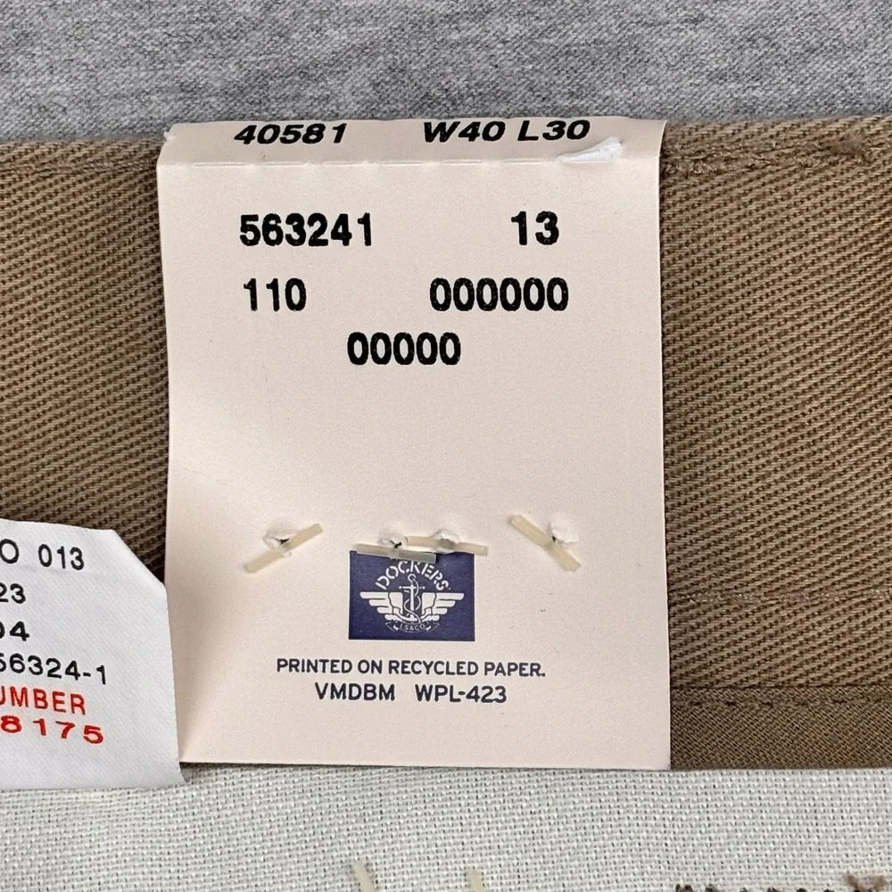 Dockers Relaxed Khakis Mens 40x30 Tan No Wrinkle Twill Flat Front 405818175 NWT